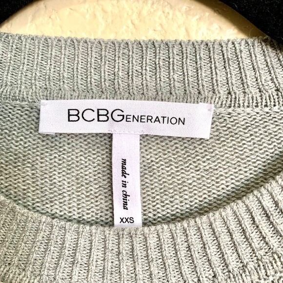 BCBGeneration Gray sweater Eyelet Sleeve Crop Crew Neck Knit Pullover size XXS - Picture 3 of 6